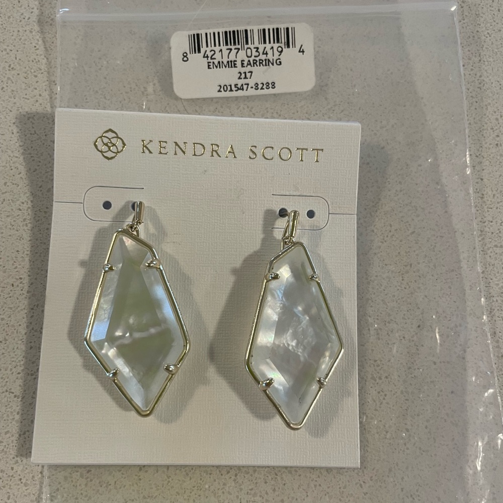 Kendra Scott Emmie earrings